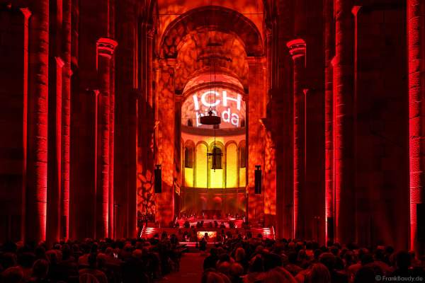 Glaubensfeuer im Dom zu Speyer am Pfingstsonntag (4. Juni 2017) zur 200-Jahr-Feier der Neugründung des Bistum Speyer
