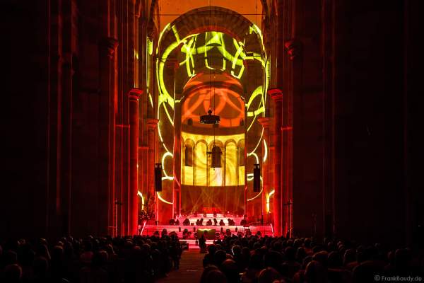 Glaubensfeuer im Dom zu Speyer am Pfingstsonntag (4. Juni 2017) zur 200-Jahr-Feier der Neugründung des Bistum Speyer