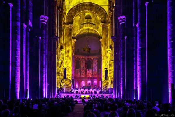 Glaubensfeuer im Dom zu Speyer am Pfingstsonntag (4. Juni 2017) zur 200-Jahr-Feier der Neugründung des Bistum Speyer