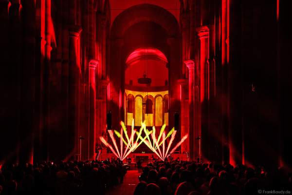Glaubensfeuer im Dom zu Speyer am Pfingstsonntag (4. Juni 2017) zur 200-Jahr-Feier der Neugründung des Bistum Speyer