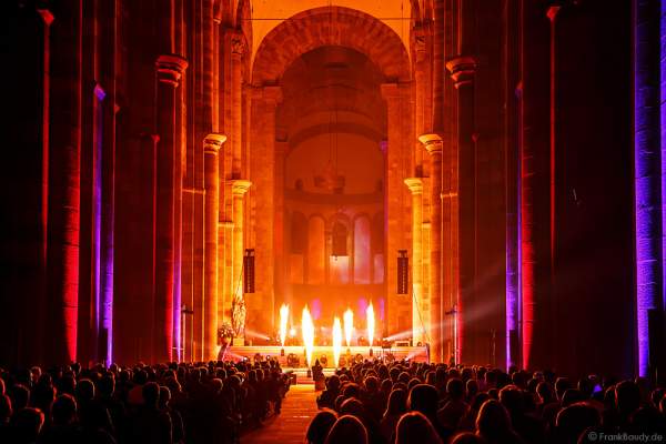 Glaubensfeuer im Dom zu Speyer am Pfingstsonntag (4. Juni 2017) zur 200-Jahr-Feier der Neugründung des Bistum Speyer