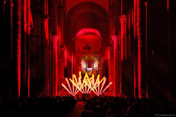 Glaubensfeuer im Dom zu Speyer am Pfingstsonntag (4. Juni 2017) zur 200-Jahr-Feier der Neugründung des Bistum Speyer