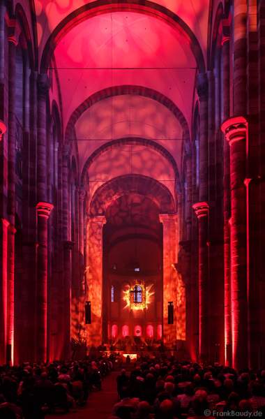Glaubensfeuer im Dom zu Speyer am Pfingstsonntag (4. Juni 2017) zur 200-Jahr-Feier der Neugründung des Bistum Speyer