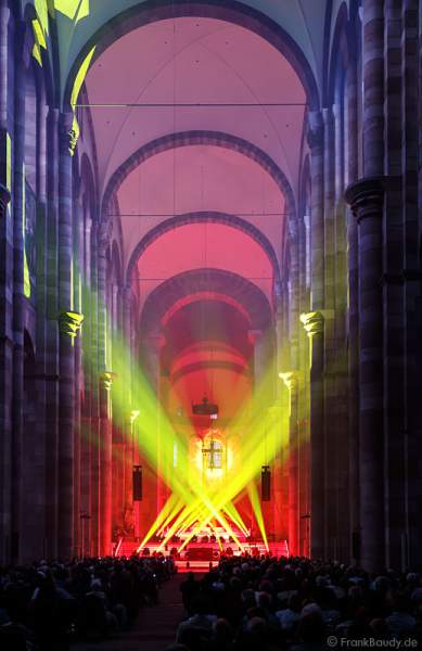 Glaubensfeuer im Dom zu Speyer am Pfingstsonntag (4. Juni 2017) zur 200-Jahr-Feier der Neugründung des Bistum Speyer