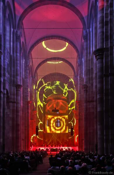 Glaubensfeuer im Dom zu Speyer am Pfingstsonntag (4. Juni 2017) zur 200-Jahr-Feier der Neugründung des Bistum Speyer