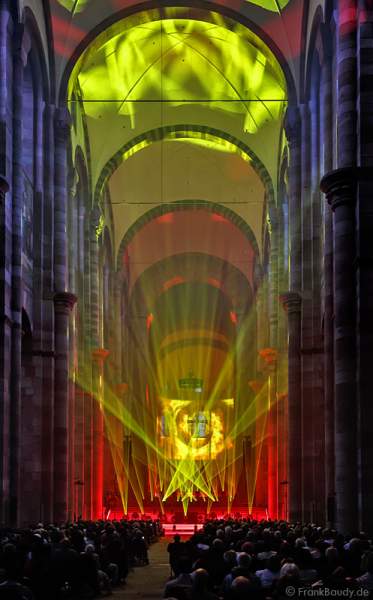 Glaubensfeuer im Dom zu Speyer am Pfingstsonntag (4. Juni 2017) zur 200-Jahr-Feier der Neugründung des Bistum Speyer