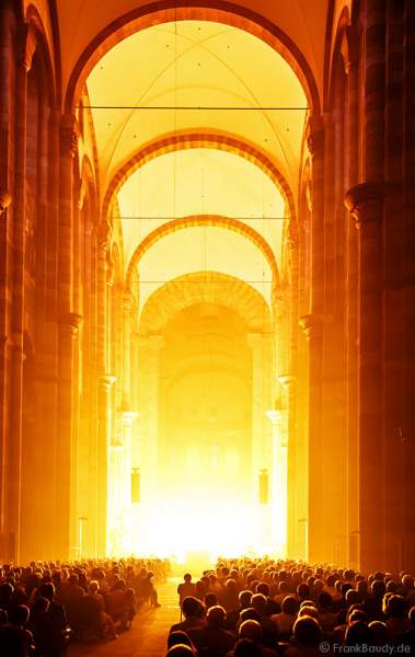 Glaubensfeuer im Dom zu Speyer am Pfingstsonntag (4. Juni 2017) zur 200-Jahr-Feier der Neugründung des Bistum Speyer