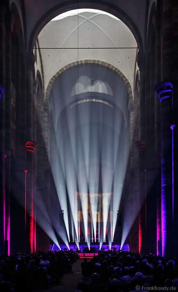 Glaubensfeuer im Dom zu Speyer am Pfingstsonntag (4. Juni 2017) zur 200-Jahr-Feier der Neugründung des Bistum Speyer