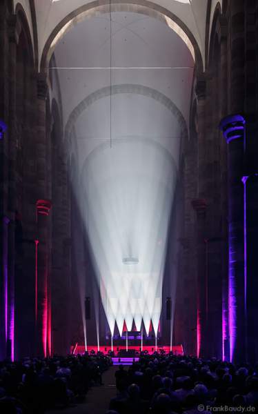 Glaubensfeuer im Dom zu Speyer am Pfingstsonntag (4. Juni 2017) zur 200-Jahr-Feier der Neugründung des Bistum Speyer