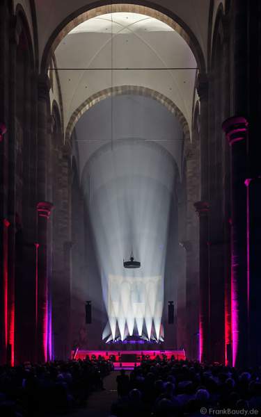 Glaubensfeuer im Dom zu Speyer am Pfingstsonntag (4. Juni 2017) zur 200-Jahr-Feier der Neugründung des Bistum Speyer