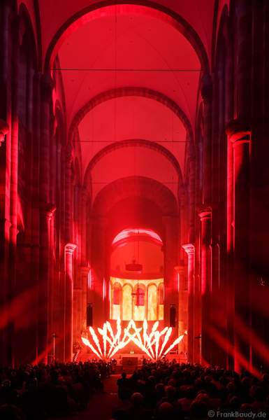 Glaubensfeuer im Dom zu Speyer am Pfingstsonntag (4. Juni 2017) zur 200-Jahr-Feier der Neugründung des Bistum Speyer