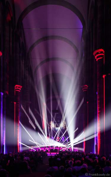 Glaubensfeuer im Dom zu Speyer am Pfingstsonntag (4. Juni 2017) zur 200-Jahr-Feier der Neugründung des Bistum Speyer