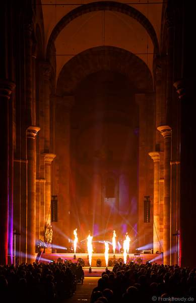 Glaubensfeuer im Dom zu Speyer am Pfingstsonntag (4. Juni 2017) zur 200-Jahr-Feier der Neugründung des Bistum Speyer