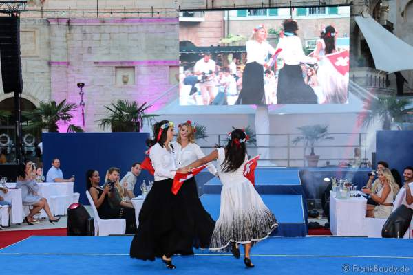 Team Schweiz Dijana Cvijetic, Melanie Pardo und Anja Lopes im Bikini beim 2. Europäischen Missen TEAM-Cup am 6. Juli 2017 im Europa-Park in Rust