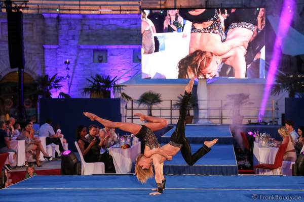 Künstler Anton Yashchuk (Pole Akrobatik) 2. Europäischen Missen TEAM-Cup am 6. Juli 2017 im Europa-Park in Rust