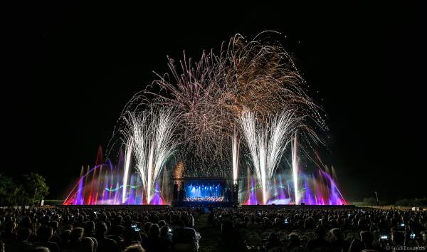 ORSOphilharmonic mit Sound of Cinema beim Festival-Vents-d-Est mit Wassershow und Feuerwerk bei Art et Lumière 2017 in Furdenheim