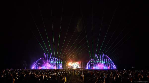 Konzert mit Patricia Kaas beim Festival-Vents-d-Est mit Wassershow und Feuerwerk bei Art et Lumière 2017 in Furdenheim
