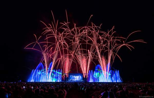 Konzert mit Patricia Kaas beim Festival-Vents-d-Est mit Wassershow und Feuerwerk bei Art et Lumière 2017 in Furdenheim
