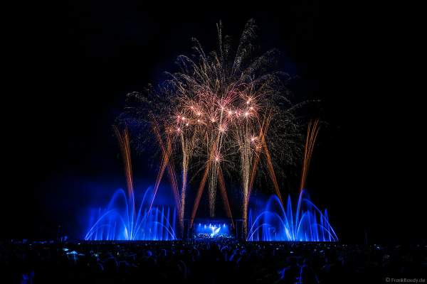 Konzert mit Patricia Kaas beim Festival-Vents-d-Est mit Wassershow und Feuerwerk bei Art et Lumière 2017 in Furdenheim