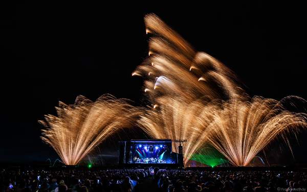 Konzert mit Patricia Kaas beim Festival-Vents-d-Est mit Wassershow und Feuerwerk bei Art et Lumière 2017 in Furdenheim