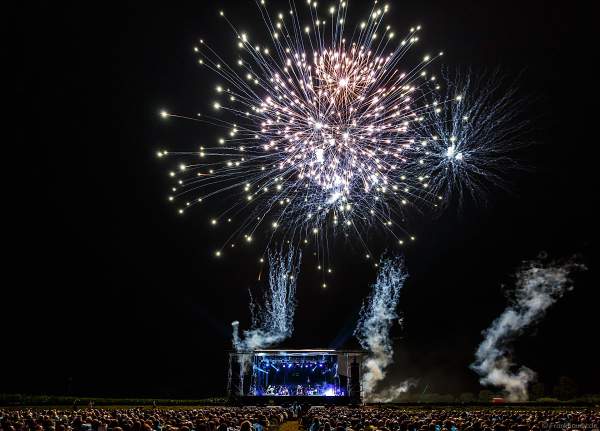 Konzert mit Patricia Kaas beim Festival-Vents-d-Est mit Wassershow und Feuerwerk bei Art et Lumière 2017 in Furdenheim