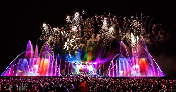 Konzert mit Patricia Kaas beim Festival-Vents-d-Est mit Wassershow und Feuerwerk bei Art et Lumière 2017 in Furdenheim