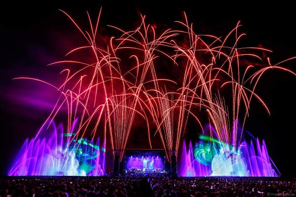 Konzert mit Patricia Kaas beim Festival-Vents-d-Est mit Wassershow und Feuerwerk bei Art et Lumière 2017 in Furdenheim
