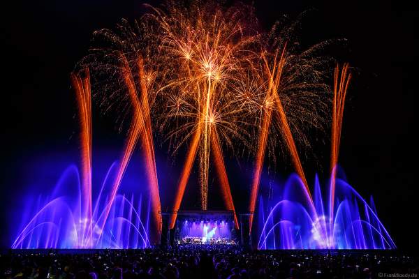 Konzert mit Patricia Kaas beim Festival-Vents-d-Est mit Wassershow und Feuerwerk bei Art et Lumière 2017 in Furdenheim