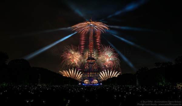 Dazzling fireworks display at the Eiffel Tower on the french national day - Bastille day 2017 in Paris - Theme: Olympic Games 2024