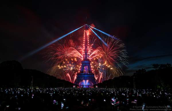 Dazzling fireworks display at the Eiffel Tower on the french national day - Bastille day 2017 in Paris - Theme: Olympic Games 2024