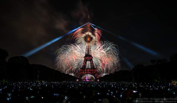 Dazzling fireworks display at the Eiffel Tower on the french national day - Bastille day 2017 in Paris - Theme: Olympic Games 2024