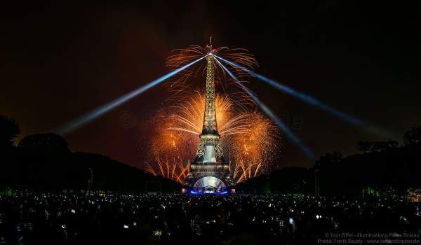 Dazzling fireworks display at the Eiffel Tower on the french national day - Bastille day 2017 in Paris - Theme: Olympic Games 2024