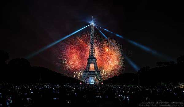 Dazzling fireworks display at the Eiffel Tower on the french national day - Bastille day 2017 in Paris - Theme: Olympic Games 2024