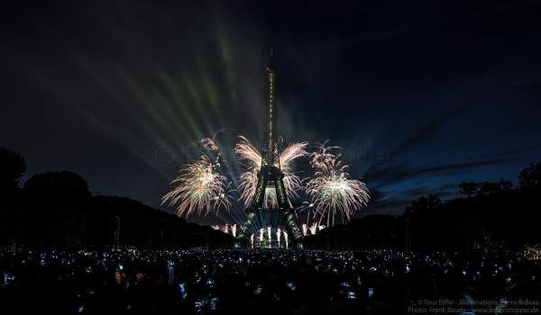 Dazzling fireworks display at the Eiffel Tower on the french national day - Bastille day 2017 in Paris - Theme: Olympic Games 2024