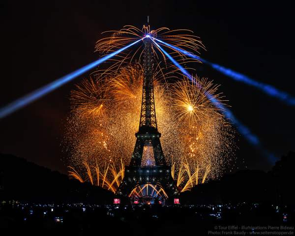 Dazzling fireworks display at the Eiffel Tower on the french national day - Bastille day 2017 in Paris - Theme: Olympic Games 2024