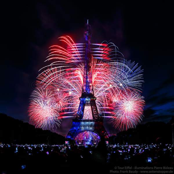 Dazzling fireworks display at the Eiffel Tower on the french national day - Bastille day 2017 in Paris - Theme: Olympic Games 2024