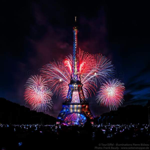 Le feu d’artifice du 14 juillet 2017 à la Tour Eiffel - candidature Olympiques 2024