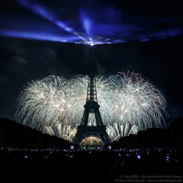 Le feu d’artifice du 14 juillet 2017 à la Tour Eiffel - candidature Olympiques 2024