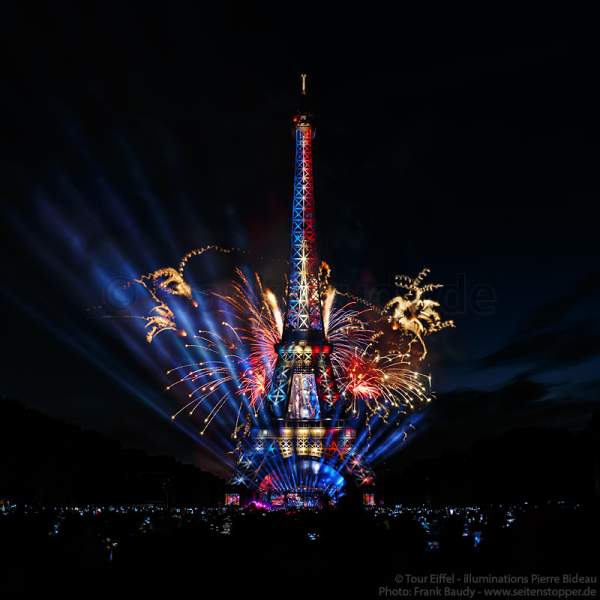 Le feu d’artifice du 14 juillet 2017 à la Tour Eiffel - candidature Olympiques 2024