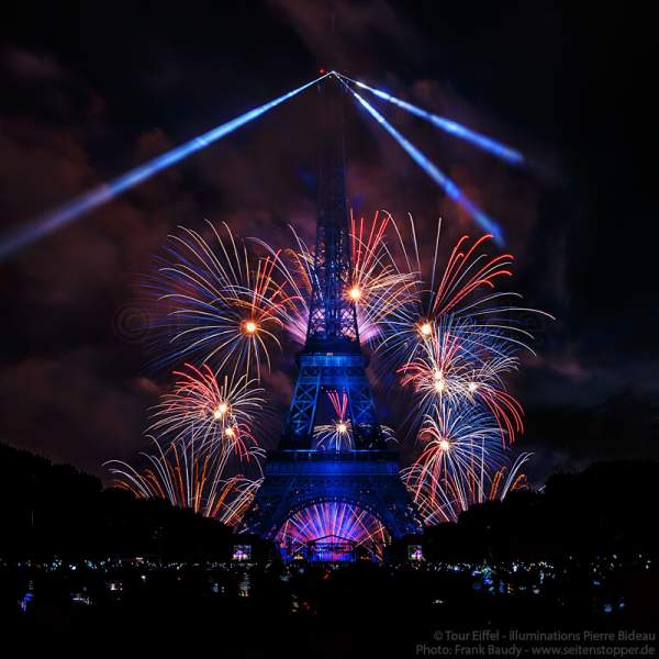 Dazzling fireworks display at the Eiffel Tower on the french national day - Bastille day 2017 in Paris - Theme: Olympic Games 2024