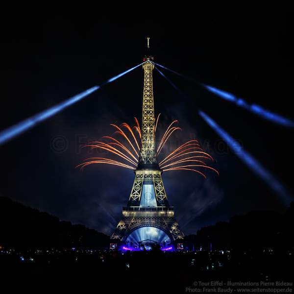 Le feu d’artifice du 14 juillet 2017 à la Tour Eiffel - candidature Olympiques 2024