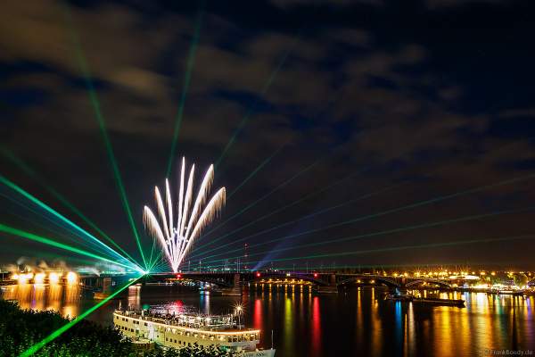 Brillantes Feuerwerk mit Lasershow bei den Mainzer Sommerlichter 2017