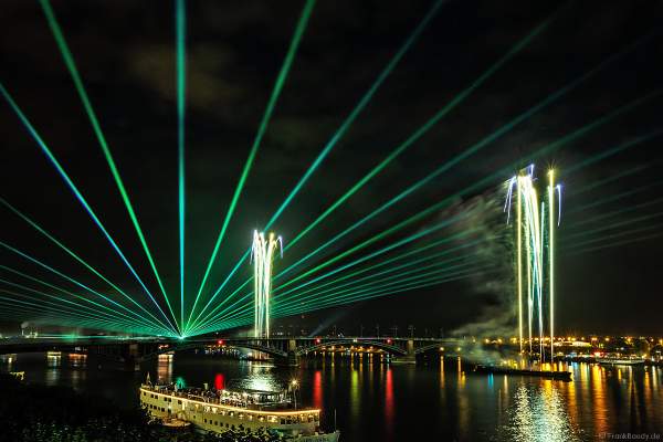Brillantes Feuerwerk mit Lasershow bei den Mainzer Sommerlichter 2017