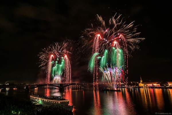 Feuerwerk bei den Mainzer Sommerlichter 2017