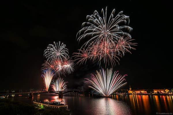 Feuerwerk bei den Mainzer Sommerlichter 2017