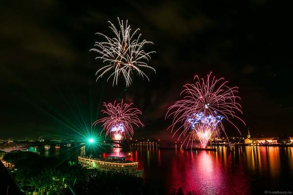 Brillantes Feuerwerk mit Lasershow bei den Mainzer Sommerlichter 2017