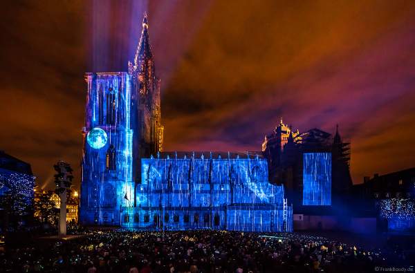 Lichtspiel „Das Ballett der glücklichen Schatten“ (Le ballet des ombres heureuses) am Straßburger Münster beim Sommerfestival 2017 - Liebfrauenmünster - Cathédrale Notre-Dame