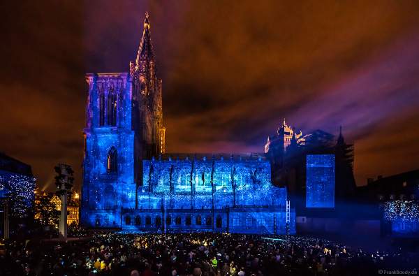 Lichtspiel „Das Ballett der glücklichen Schatten“ (Le ballet des ombres heureuses) am Straßburger Münster beim Sommerfestival 2017 - Liebfrauenmünster - Cathédrale Notre-Dame