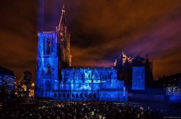 Lichtspiel „Das Ballett der glücklichen Schatten“ (Le ballet des ombres heureuses) am Straßburger Münster beim Sommerfestival 2017 - Liebfrauenmünster - Cathédrale Notre-Dame