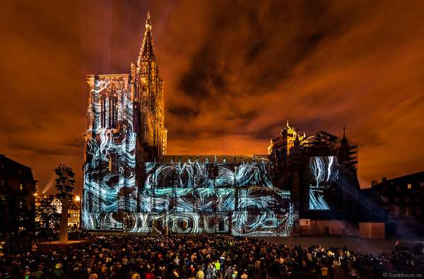 Lichtspiel „Das Ballett der glücklichen Schatten“ (Le ballet des ombres heureuses) am Straßburger Münster beim Sommerfestival 2017 - Liebfrauenmünster - Cathédrale Notre-Dame